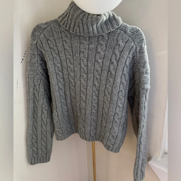 Abercrombie cable knit sweater XS - Picture 2 of 4